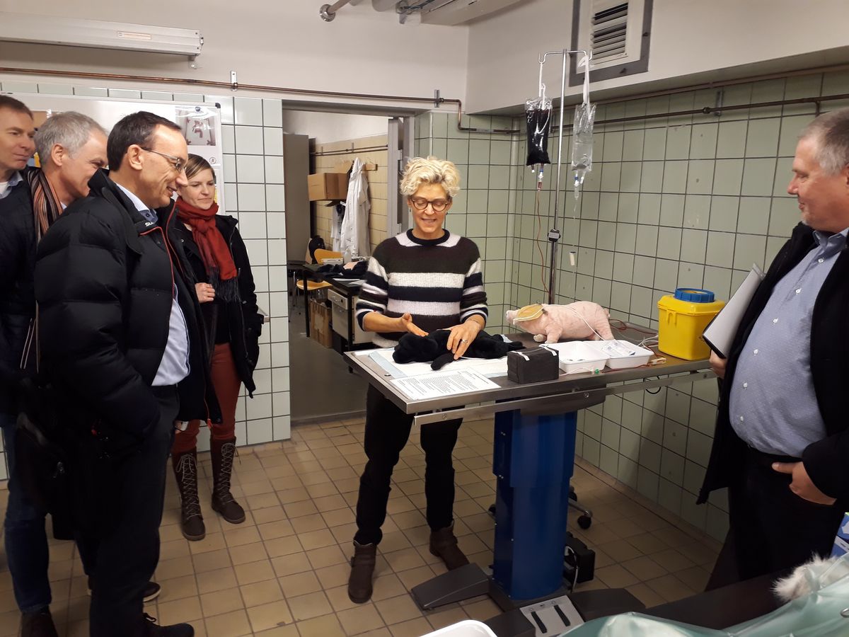 3R-bestyrelsen besøger færdighedslaboratorium